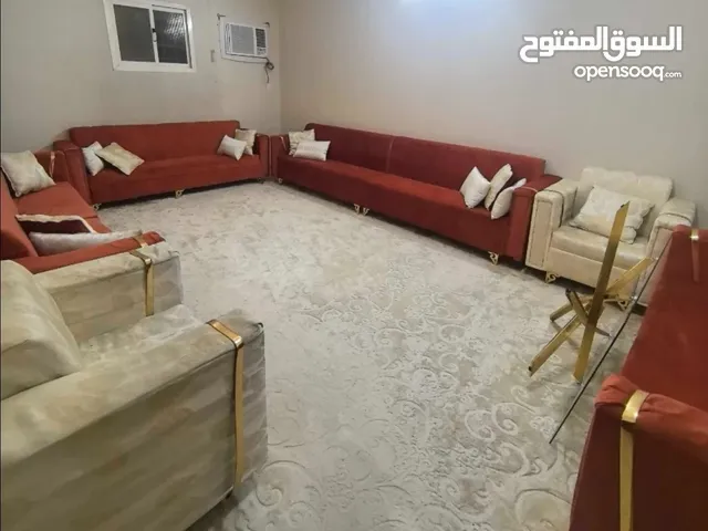 اثاث الي يبغاه مجانا يجي ياخذه ببلاش