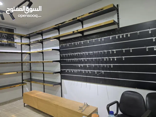 ديكور محل شبه جديد وبسعر مغري