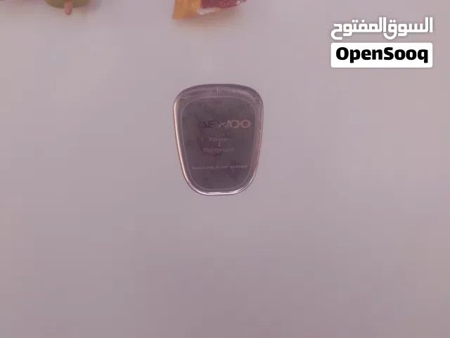 ثلاجه للبيع شغاله ميه بالميه فيها هربان بسيط من أسفل الثلاجه