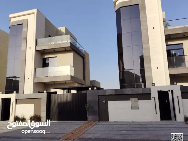 *Um فيلا 3 طوابق فاخرة للبيع بالياسمين تشطيب سوبر ديلوكس- 5 غرف ماستر - جلسة عالروف - تكييف مركزي