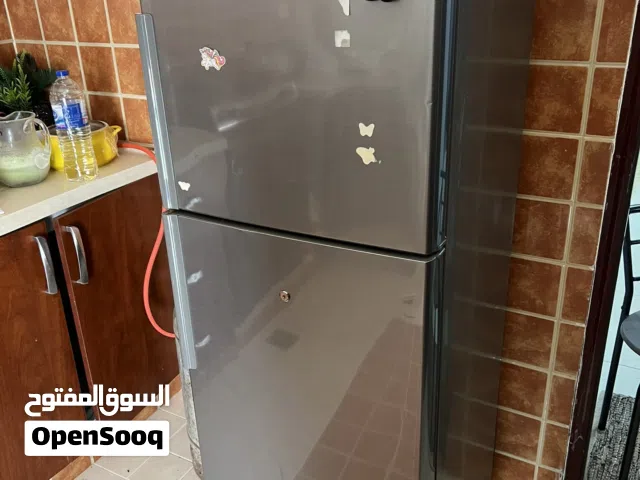 ثلاجه شارب ممتازه وشبه جديدة