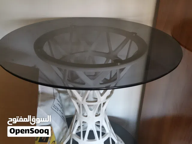 طاولات وكراسي