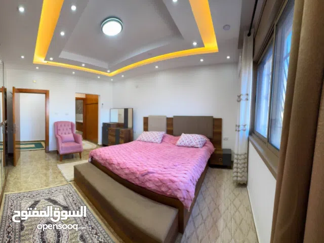 روف للايجار مفروش بالكامل اطلالة رائعة وموقع استراتيجي في اجمل مناطق البيرة