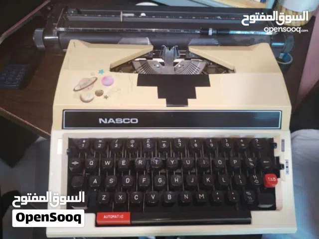 آلة كاتبة يابانية تعمل