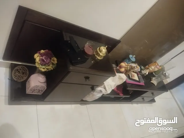 طاولة شاشة  خشب زان بحالة الوكالة