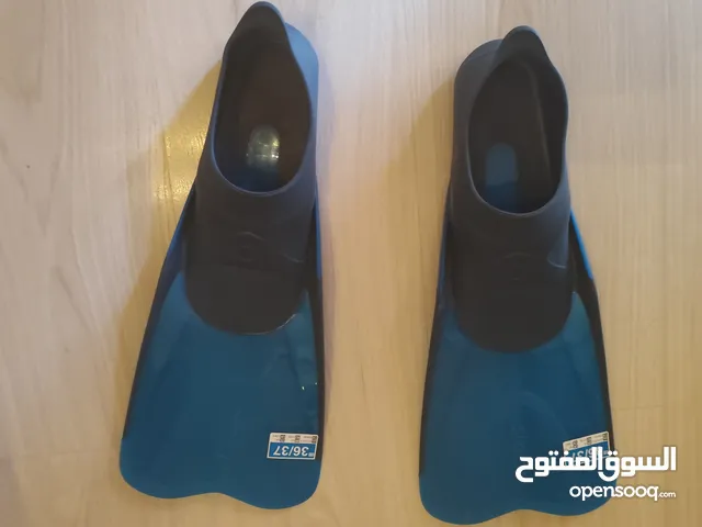 زعانف غوص غير مستعمله