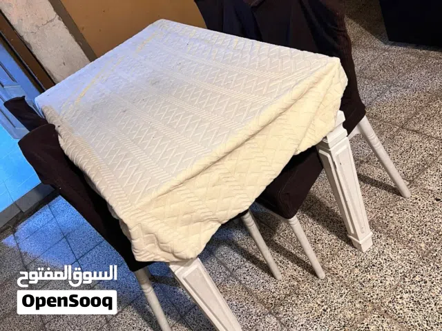 ميز طعام مستعمل قليل