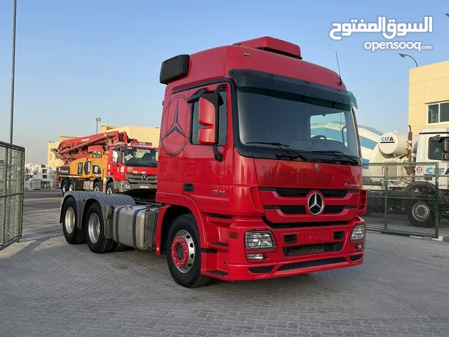 Tractor Unit Mercedes Benz 2013 in Dubai