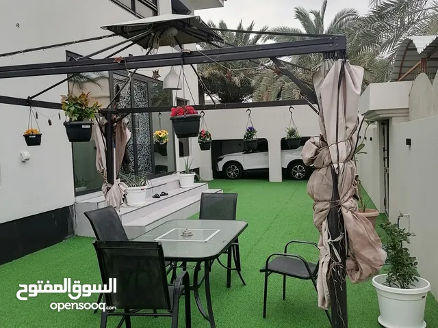 526 m2 More than 6 bedrooms Villa for Sale in Northern Governorate Madinat Hamad