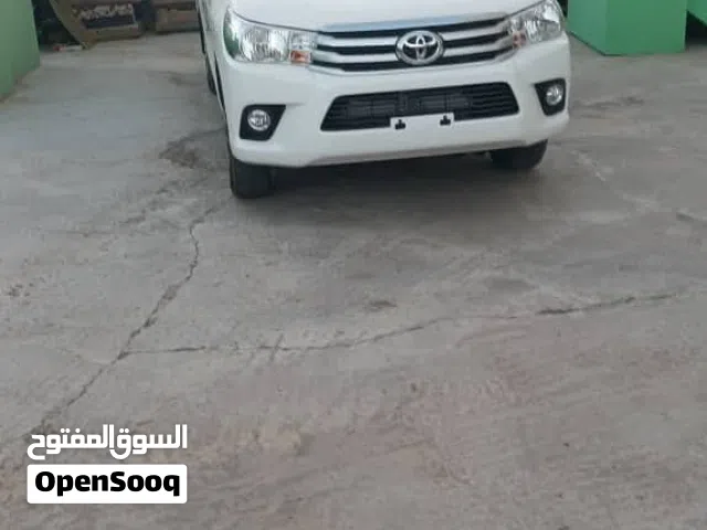 2025 تويوتا هيلوكس GLX