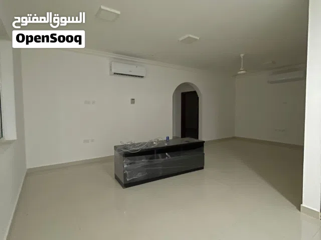 شقة راقية بداية المعبيلة مقابل مسقط مول