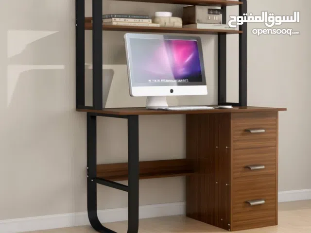 مكتب كمبيوتر بتصميم عصري BLACK OAK مع أدراج ورفوف تخزين يأتي مكتب الكمبيوتر BLACK OAK بتصميم عصري