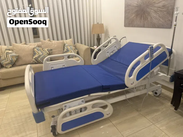 سرير طبي كهربائي 8 حركات بحال الجديد استعمال اقل من شهرين وهدية فرشة هوائية اسطوانات لحد 140 كيلو