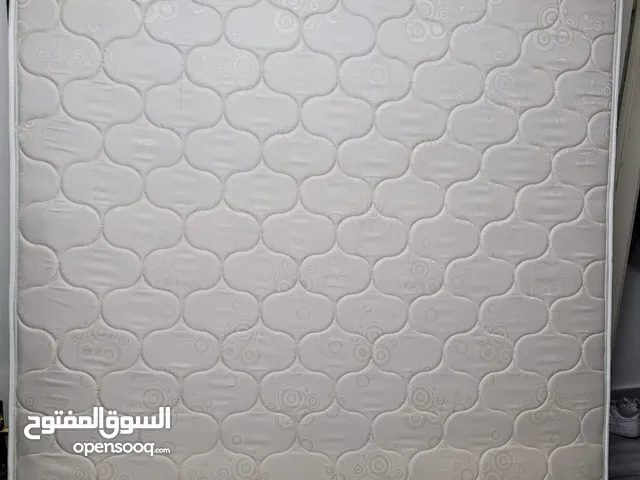 فرشات بحالة ممتازة