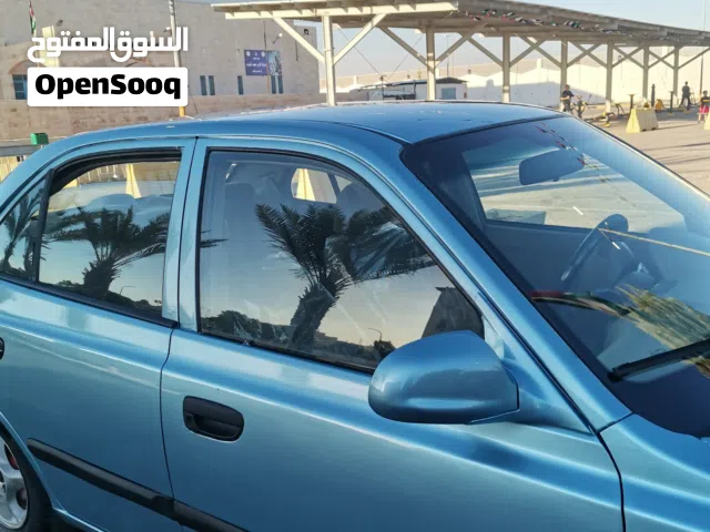 2010 هيونداي فيرنا Standard