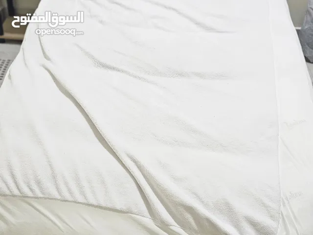 سرير خشبي مخملي مع دوشق وطبقة فندقية و ميموري فوم Single bed with memory foam