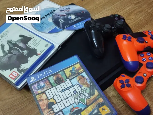 بلايستيشن 4 +3 جيرات + 4 سيديات + حساب fc26 و the crew motorfest و call of duty black ops 6
