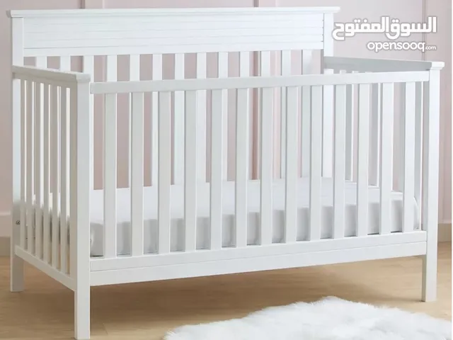 سرير خشب مع مرتبة للاطفال