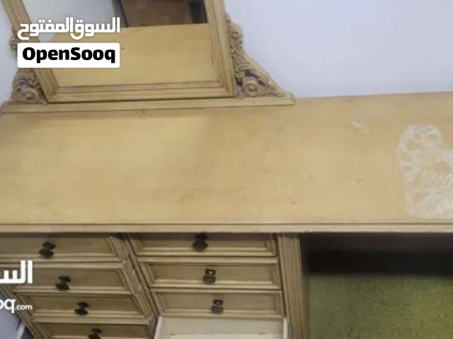 تصريحه 8 دروج وكالة خشب ثقيل مع مراية و كبيره مع مكان لمكتب