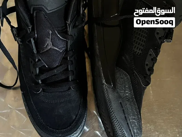 حذاء جورجدان 4 أسود