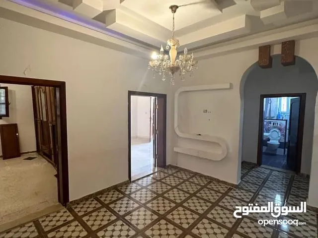 180m2 4 Bedrooms Townhouse for Rent in Tripoli Other