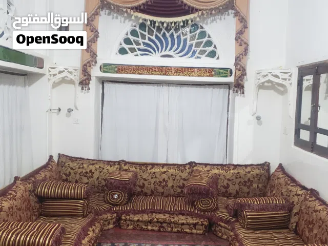 مجلس قطن اصلي يمني نظيف جداا جداا طول 5.5 متر و ارتفاع 20 سم وعمق 85 سم