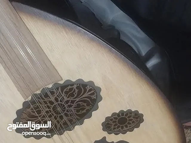 عود صناعه دمشق بحالة جيدة معو شنته وخالي من لعيوب ومايوجد به ولا خدش