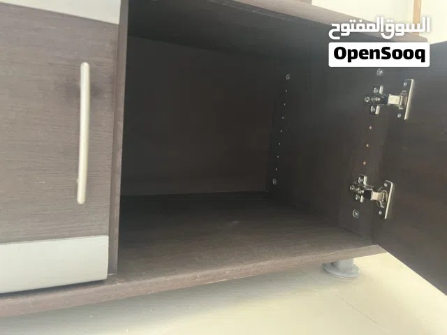 مكتبة وخزانة أحذية