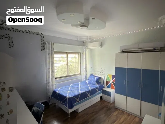 طقم غرفة نوم مودرن + تخت إضافي (مفكك)    - حالة ممتازة  Complete Bedroom Set & Additional Bed