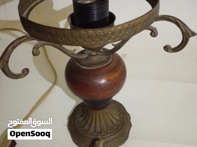 للبيع اباجورة طاوله اوروبيه كلاسيكيه اصليه خشب ومعدن vintage