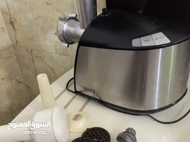مثرامة لحم كهربائية بحالة جيده