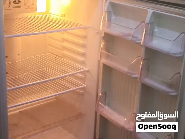 ثلاجة كبيرة الحجم مستعملة شغالة ونظيفة 100٪