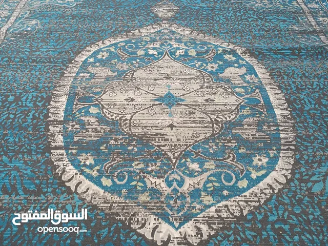 سجادة للبيع بحاله ممتازة قياس 3×270