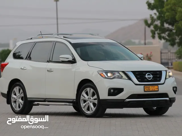 Used Nissan Pathfinder in Al Dakhiliya