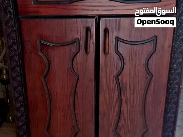 طاولة احذيه وطاولة شاشه للبيع الرقم بالوصف
