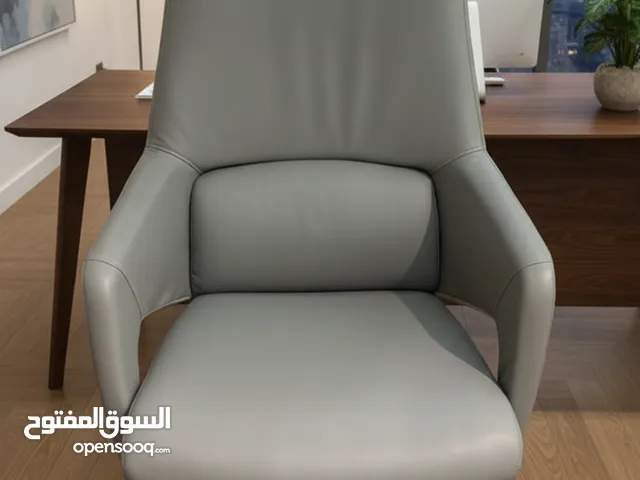 كرسي جلد -كرسي فخم -كرسي شبك -كرسي مدير -كرسي -مكتب -فخم -مريح -كروم -جك اصلي -مكتب فخم -كرسي اصلي -