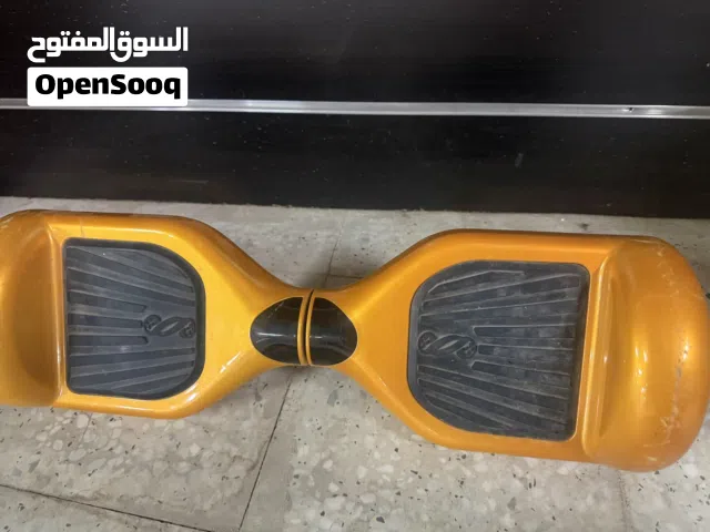 سكوتر بحاله جيده لا يوجد به ايتها مشاكل اللون اصفر غامق يوجد به جميع اكسسواراته معادا البطريه
