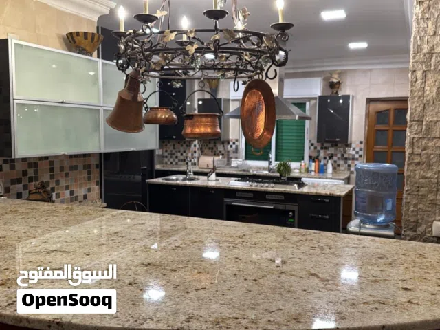 للإيجار : شقة دوبلكس فاخرة في موقع مميز في عبدون    For rent: Deluxe Duplex.  Across from British Em