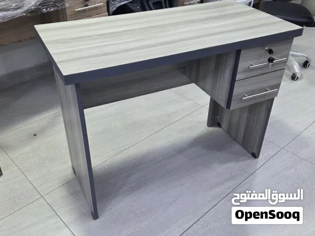 مكتب مميز يوفر مزيد من المساحة بالغرفة، وحجمه مثالي يناسب كل المساحات