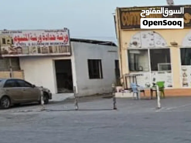 للبيع ارض صناعيه على شارع قار خط اول