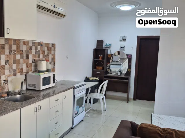 شقه طابق أرضي 100م مقسومه ستديوهين للبيع طلوع نيفين مقابل البوابه الرئسيه للجامعه الاردنيه