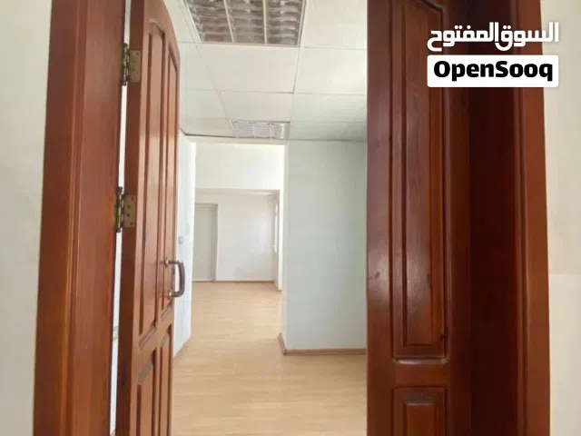 شقة تجارية علي الرئيسي للأيجار