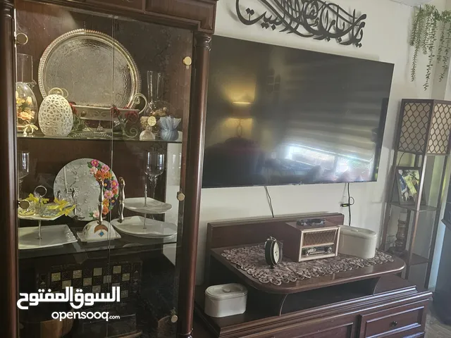 مكتبة تلفزيون جميلة جدا خشب اجنبي بحالة الجديد