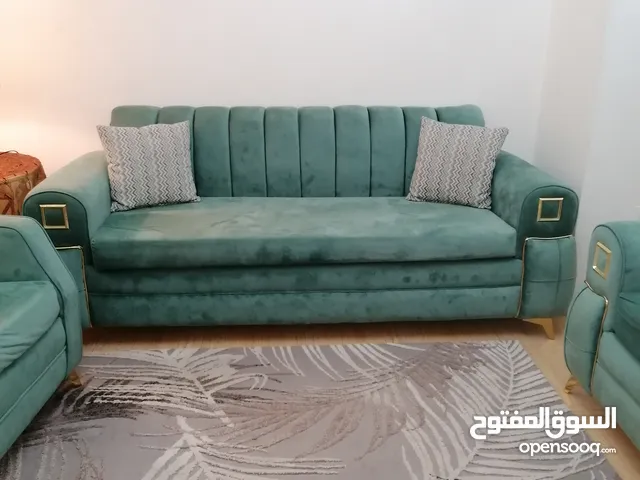 طقم كنب بحالة ممتازة للبيع