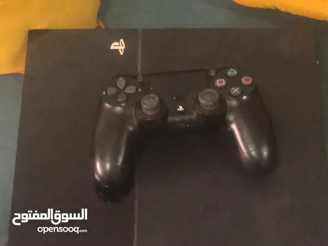 بلاستيشن فور فات مع وحدة الادخال و الاسلاك و وحدة التحكم و الجهاز و وحدة التحكم اصلين من الشركة