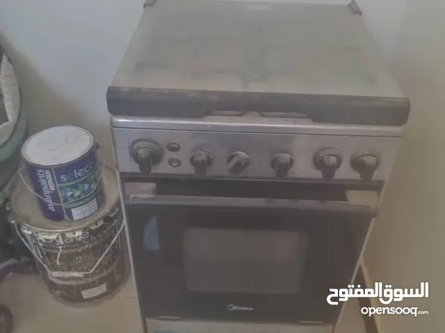 فرن للبيع..يُظهر المنتج في الصورة بوتاجاز غاز من ماركة "ميديا". يحتوي البوتاجاز على 4 شعلات غاز. يت
