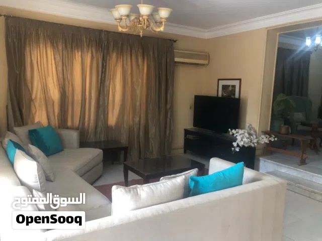 شقة مميزة للايجار بمدينة نصر المنطقة الاولى بجوار جنينة مول وعباس العقاد. شقة مساحتها: 300 m2.