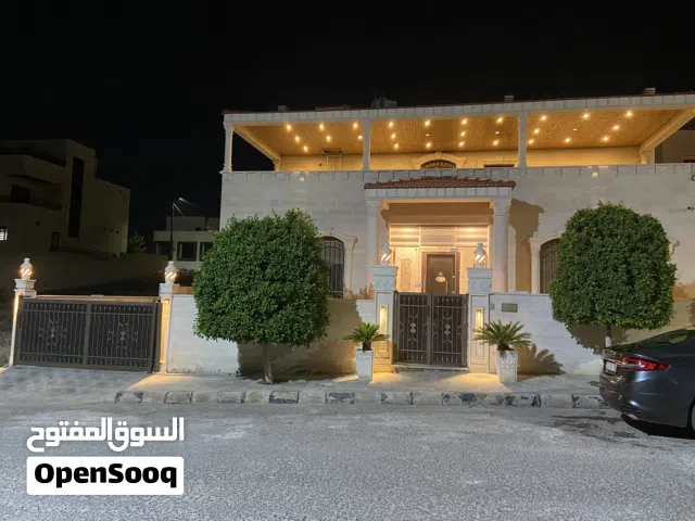 290 m2 3 Bedrooms Villa for Sale in Zarqa Madinet El Sharq