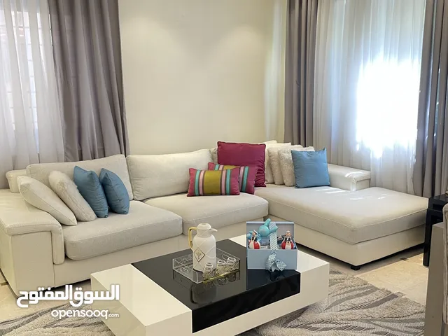طقم كنب ميداس مستعمل بحالة جيدة جدا