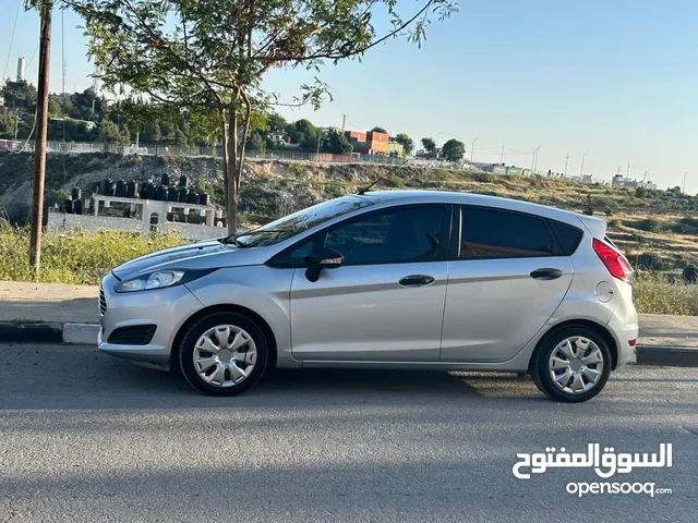 فورد فيستا نظيفة جدا و ممشى قليل جدا